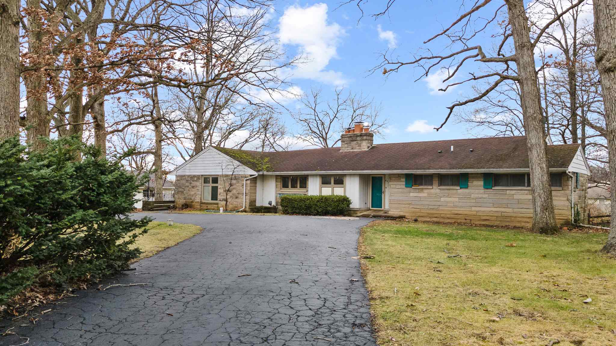 8227 Westridge Road Fort Wayne, IN 46825 - Photo 4 of 36 Gallery Image 4