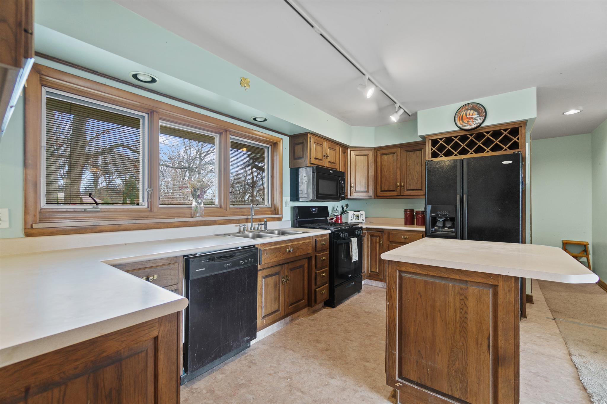 8227 Westridge Road Fort Wayne, IN 46825 - Photo 10 of 36 Gallery Image 10