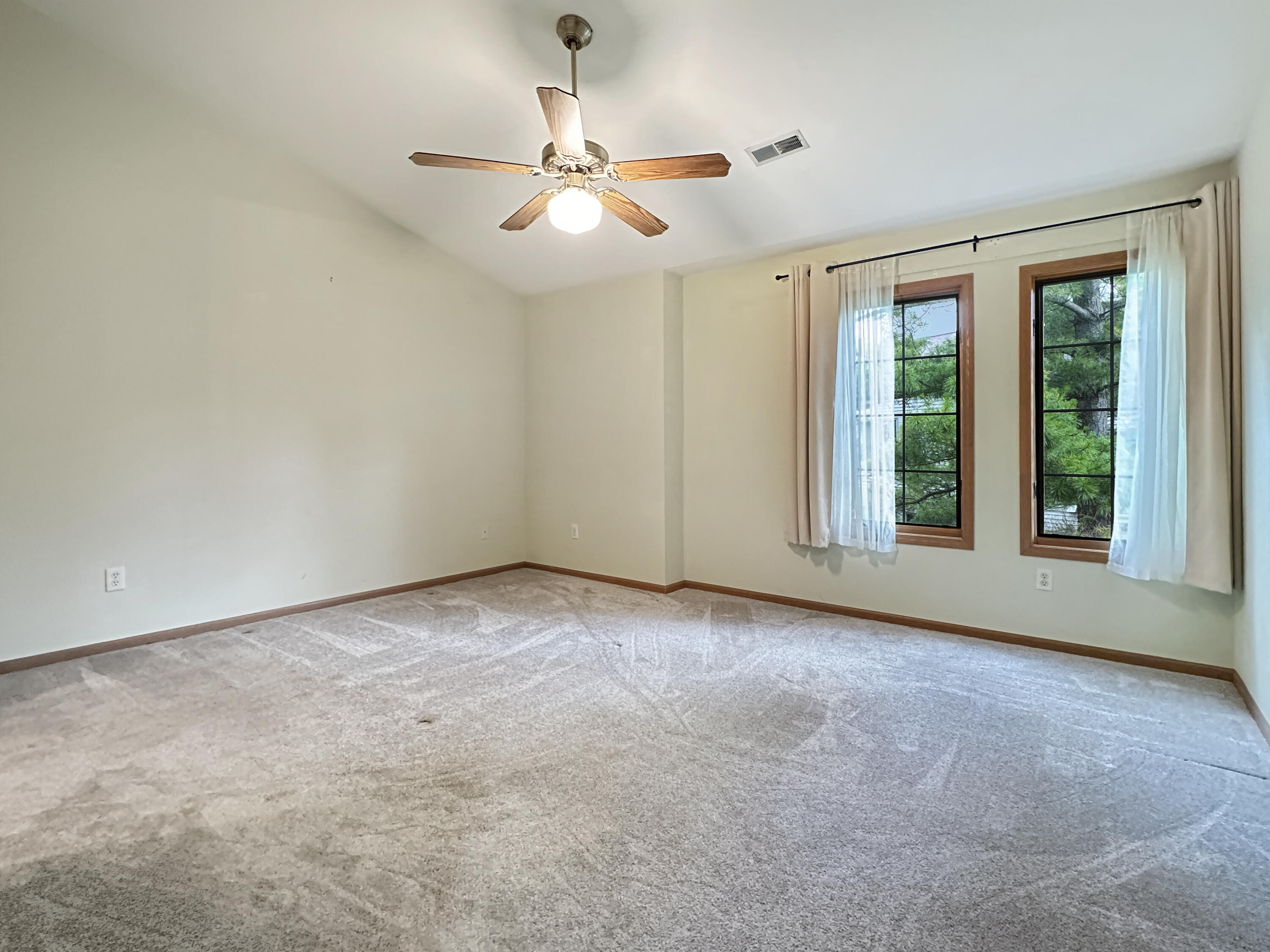 2264 Circle Ridge Road, Unit D Delafield, WI 53018 - Photo 8 of 16 Primary Bedroom