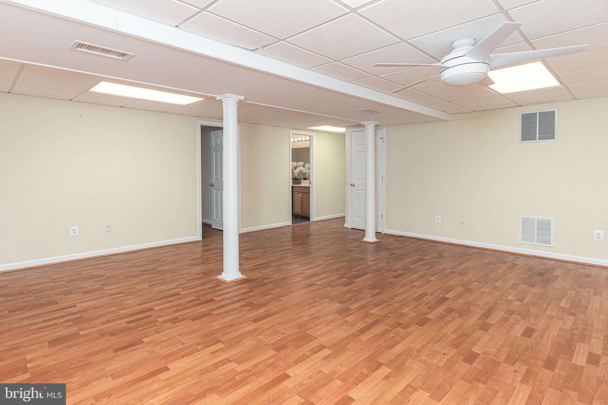 118 Queensberry Road Baltimore, MD 21237 - Photo 25 of 38 Great room