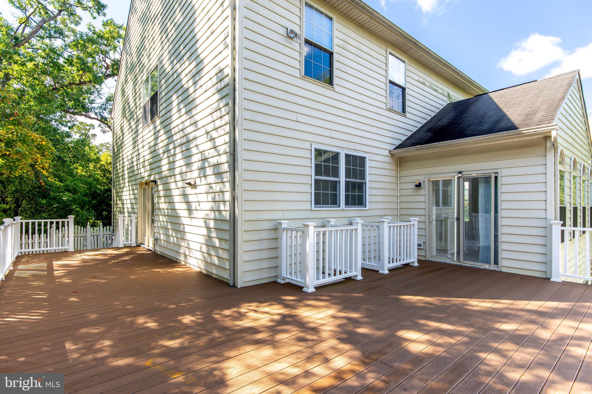 118 Queensberry Road Baltimore, MD 21237 - Photo 31 of 38 Trex deck