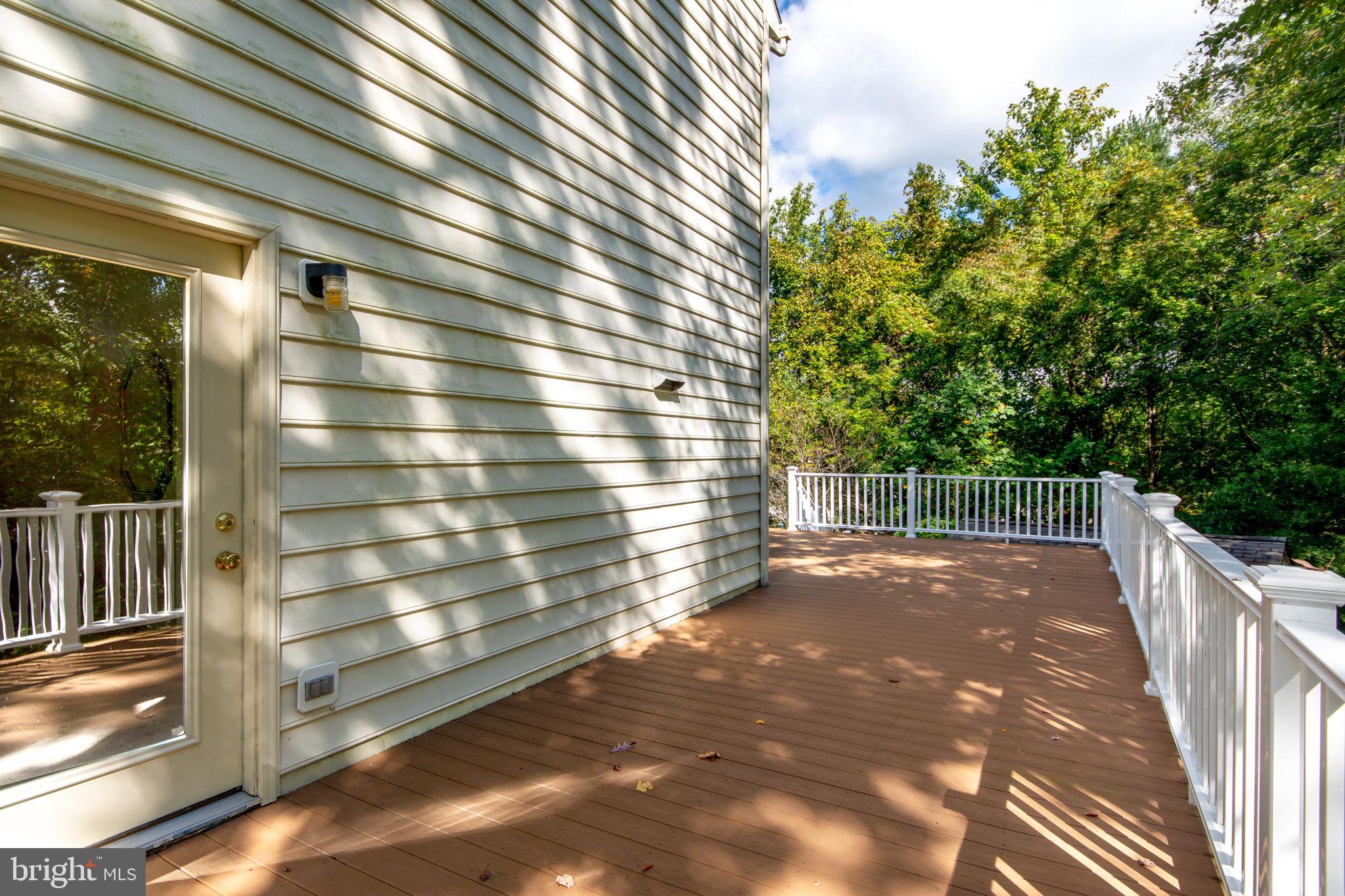 118 Queensberry Road Baltimore, MD 21237 - Photo 33 of 38 Side deck off dining room