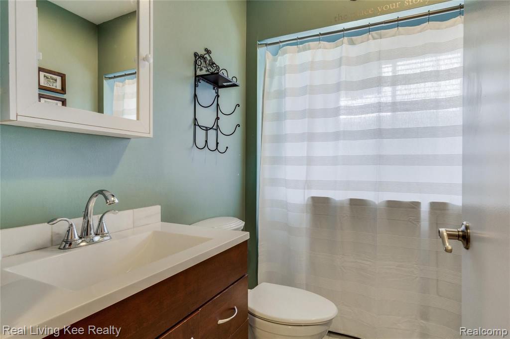 797 Redwood Court Rochester Hills, MI 48309 - Photo 17 of 40