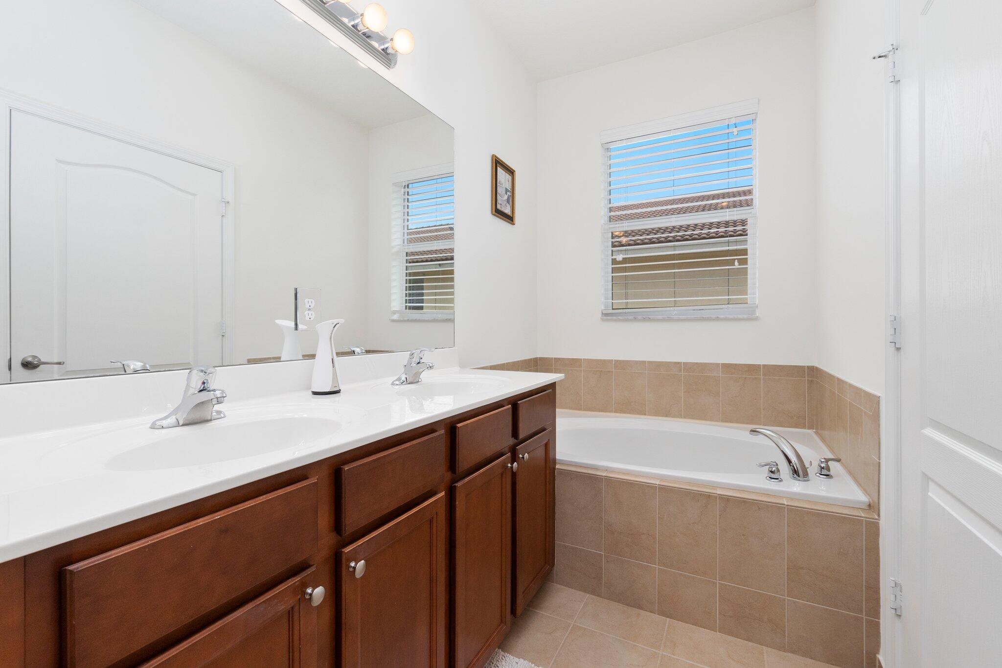 9480 Southwest Merlin Court Stuart, FL 34997 - Photo 13 of 23 24-web-or-mls-DSC07996