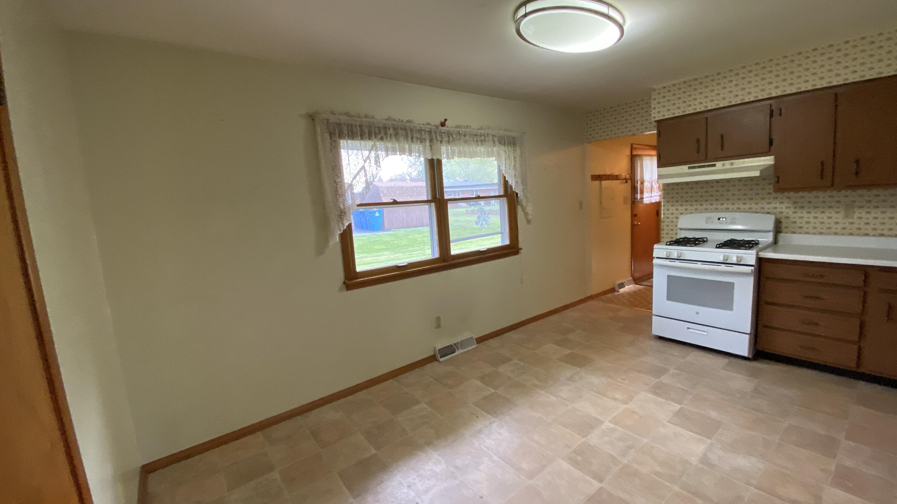 429 Fairview Avenue Crown Point, IN 46307 - Photo 13 of 47 3000x1687