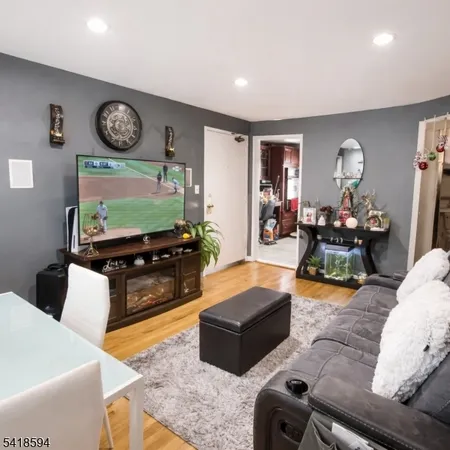 $240,000 | 23A Carolyn Terrace, Unit B, Roselle, NJ 07203