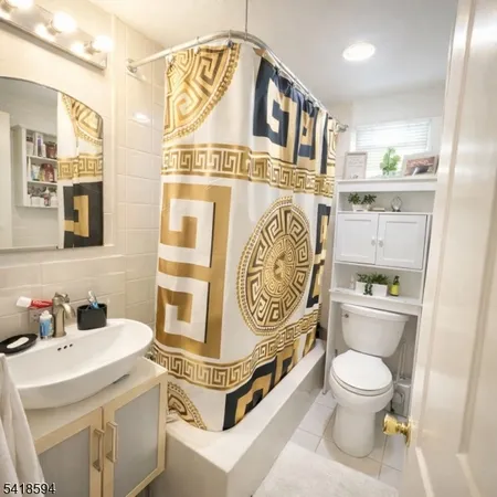 $240,000 | 23A Carolyn Terrace, Unit B, Roselle, NJ 07203