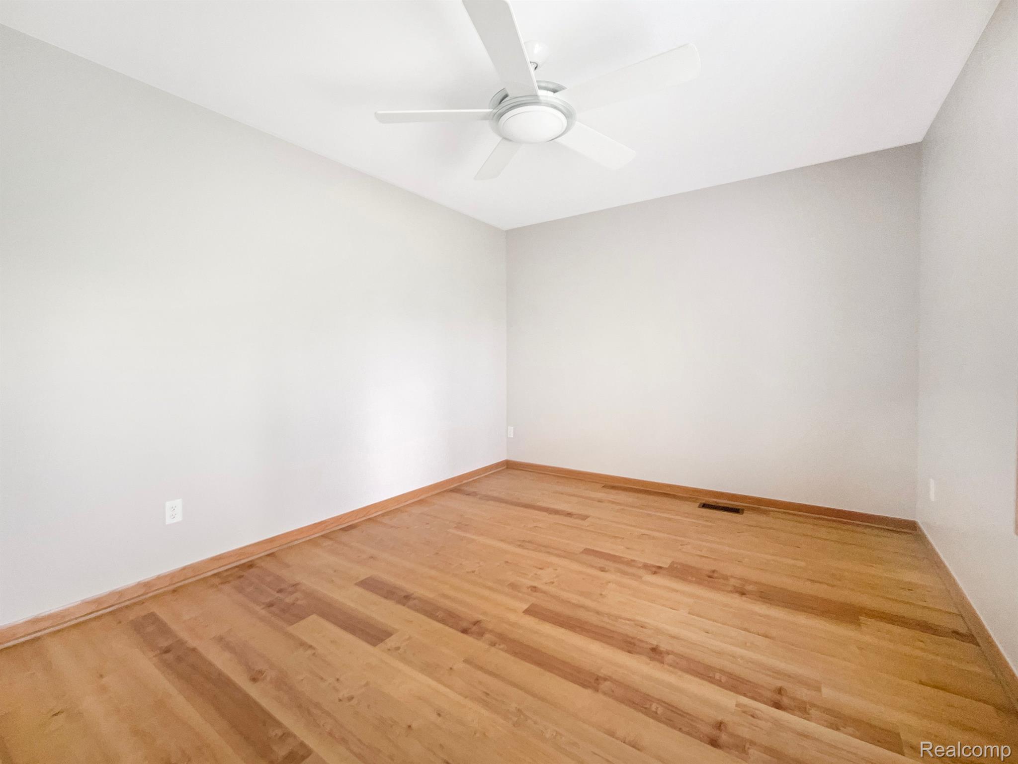 2137 Clinton View Circle Rochester, MI 48309 - Photo 20 of 38 Gallery Image 20