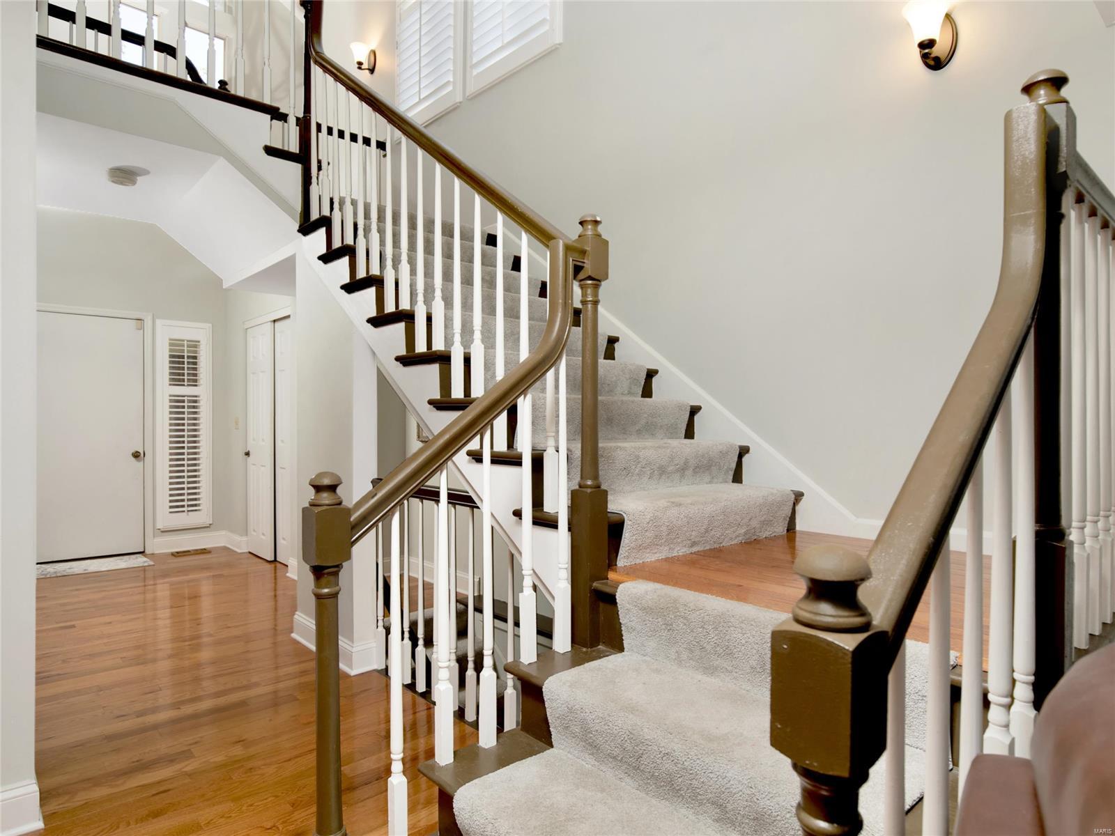 55 Ridgeview Cir Court Ballwin, MO 63021 - Photo 3 of 30 Gallery Image 3