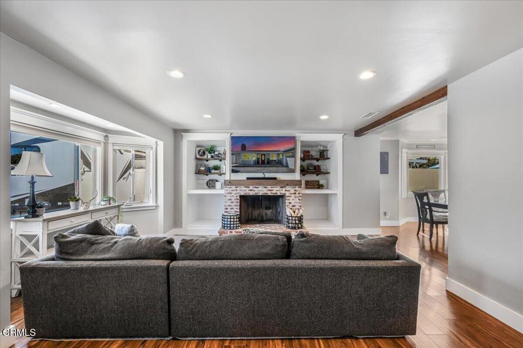 2906 Knight Rondo Camarillo, CA 93010 - Photo 4 of 63