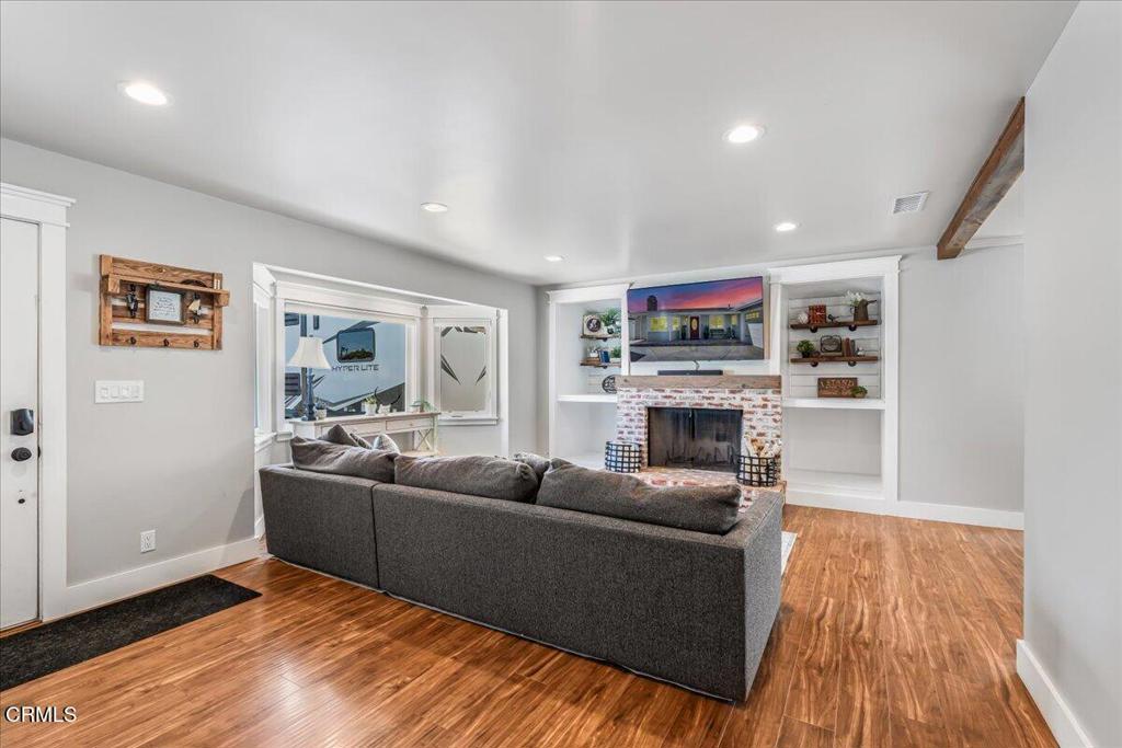 2906 Knight Rondo Camarillo, CA 93010 - Photo 5 of 63