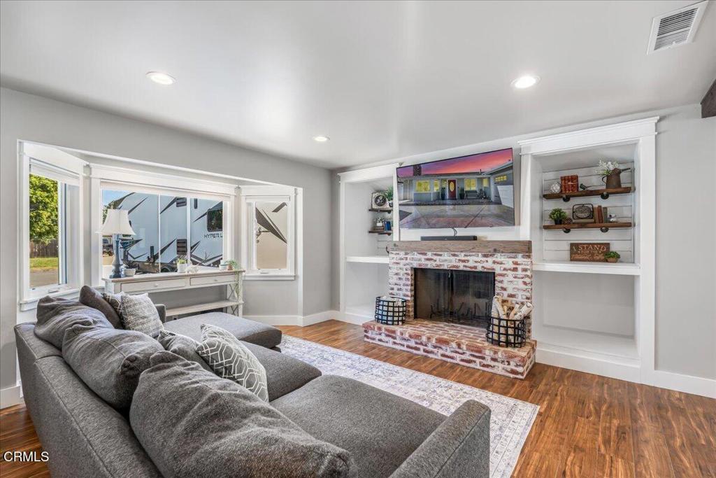 2906 Knight Rondo Camarillo, CA 93010 - Photo 6 of 63