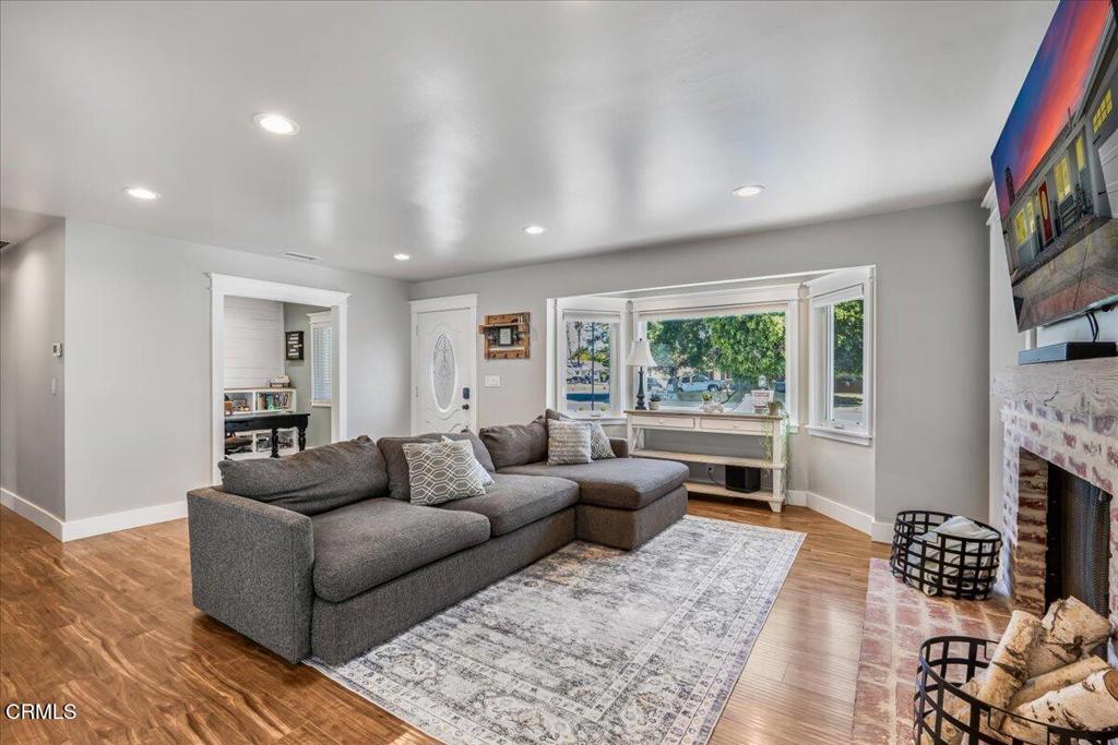 2906 Knight Rondo Camarillo, CA 93010 - Photo 7 of 63