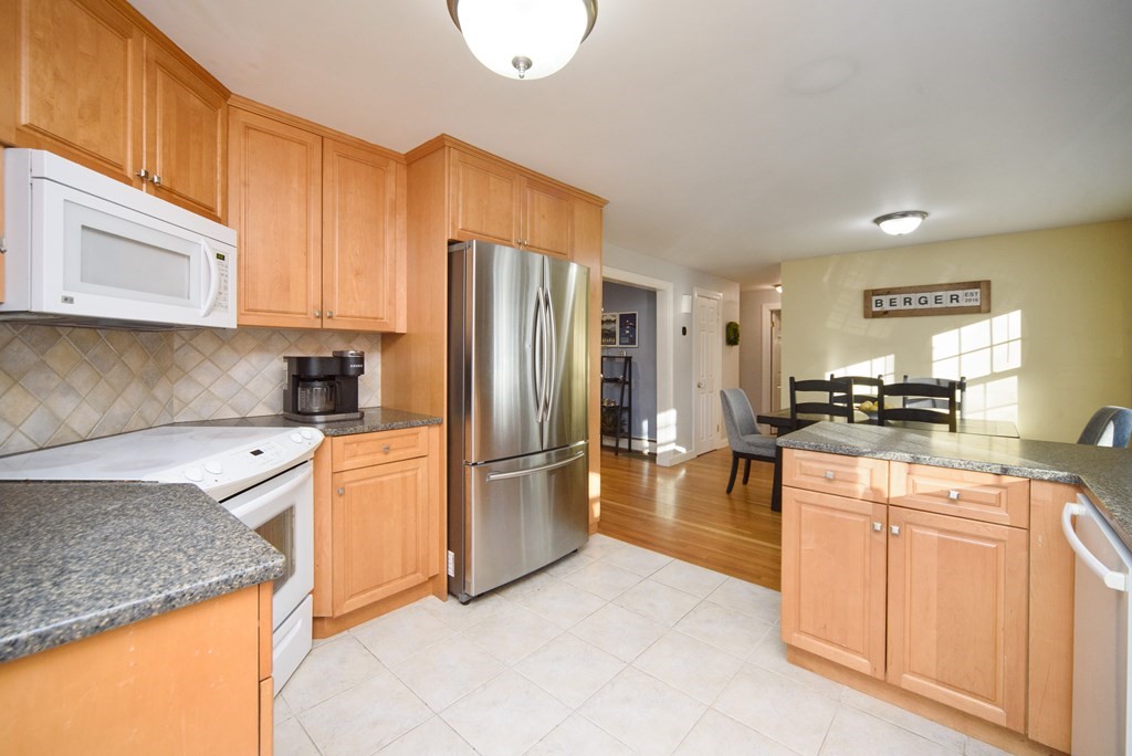 70 Taylor Road Acton, MA 01720 - Photo 5 of 30 Gallery Image 5