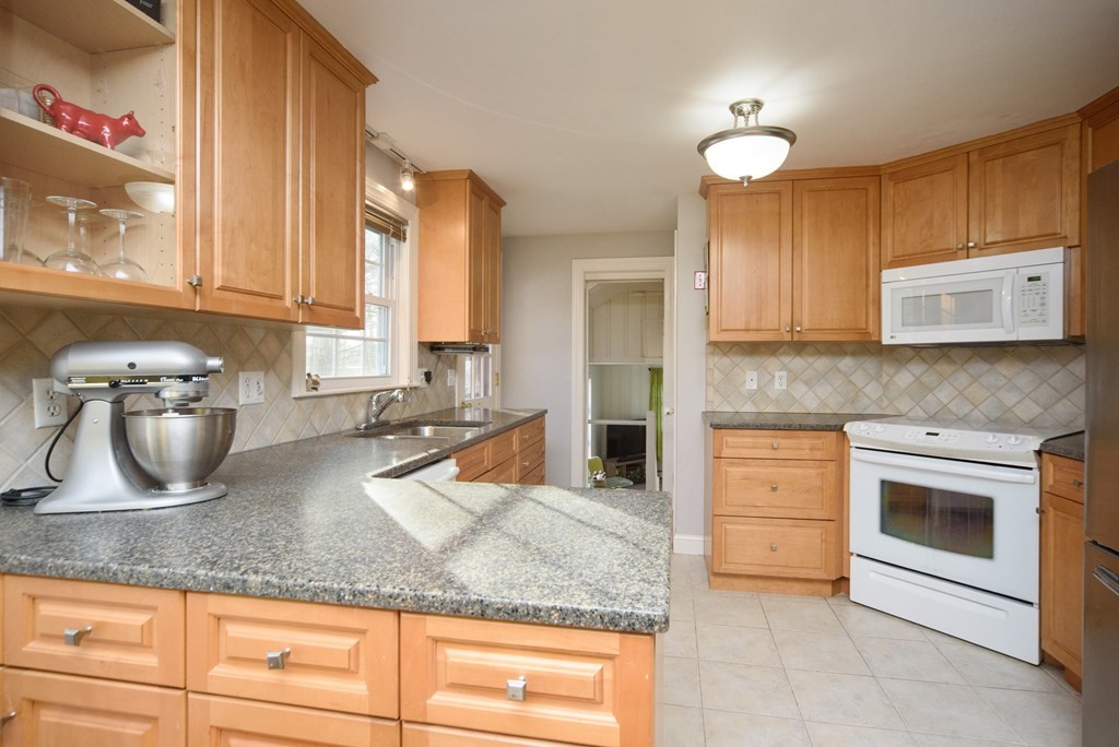 70 Taylor Road Acton, MA 01720 - Photo 9 of 30 Gallery Image 9