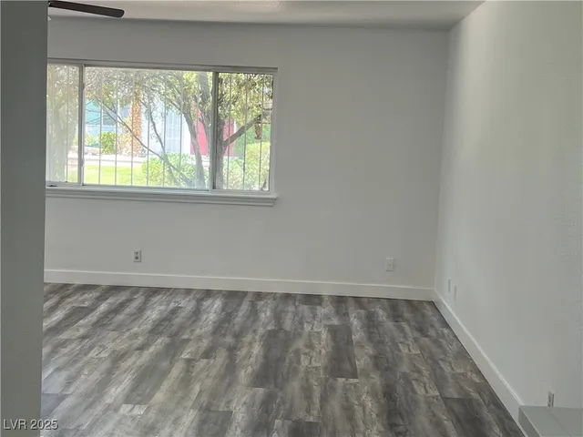 $1,600 | 158 Greenbriar Townhouse Way, Las Vegas, NV 89121