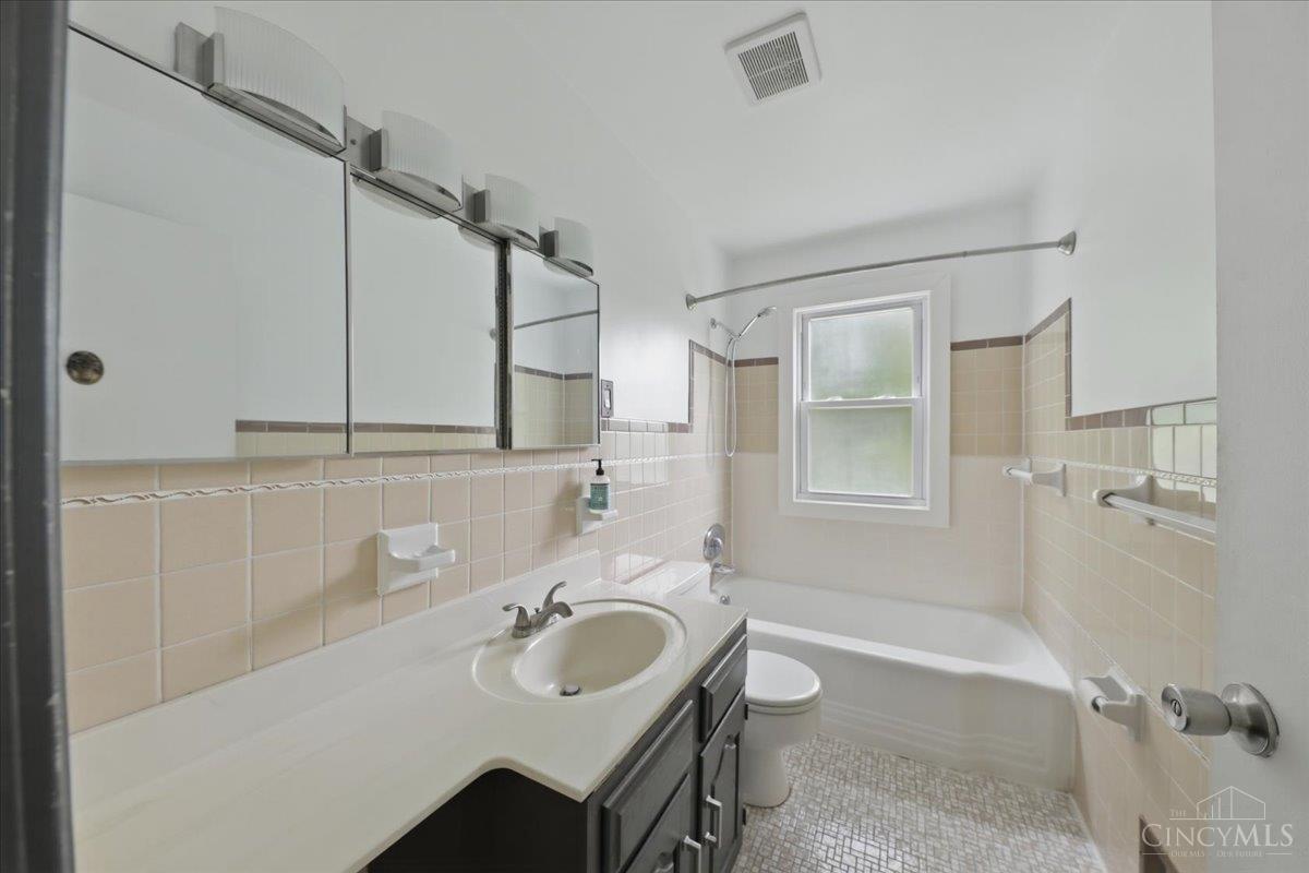 5246 Shepherd Road Cincinnati, OH 45223 - Photo 17 of 34
