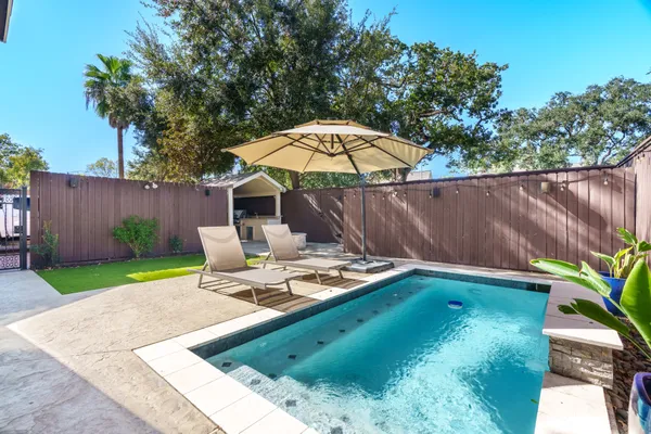 $4,950 | 225 Knox Street, Houston, TX 77007