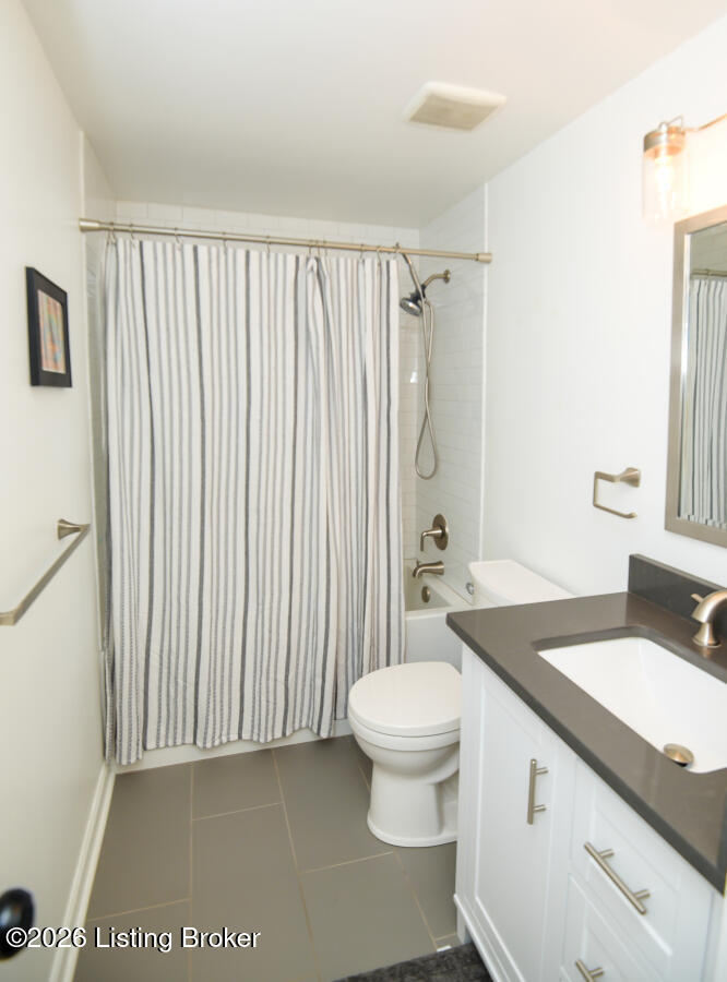 308 Hemingway Road Louisville, KY 40207 - Photo 37 of 61 HALL BATH