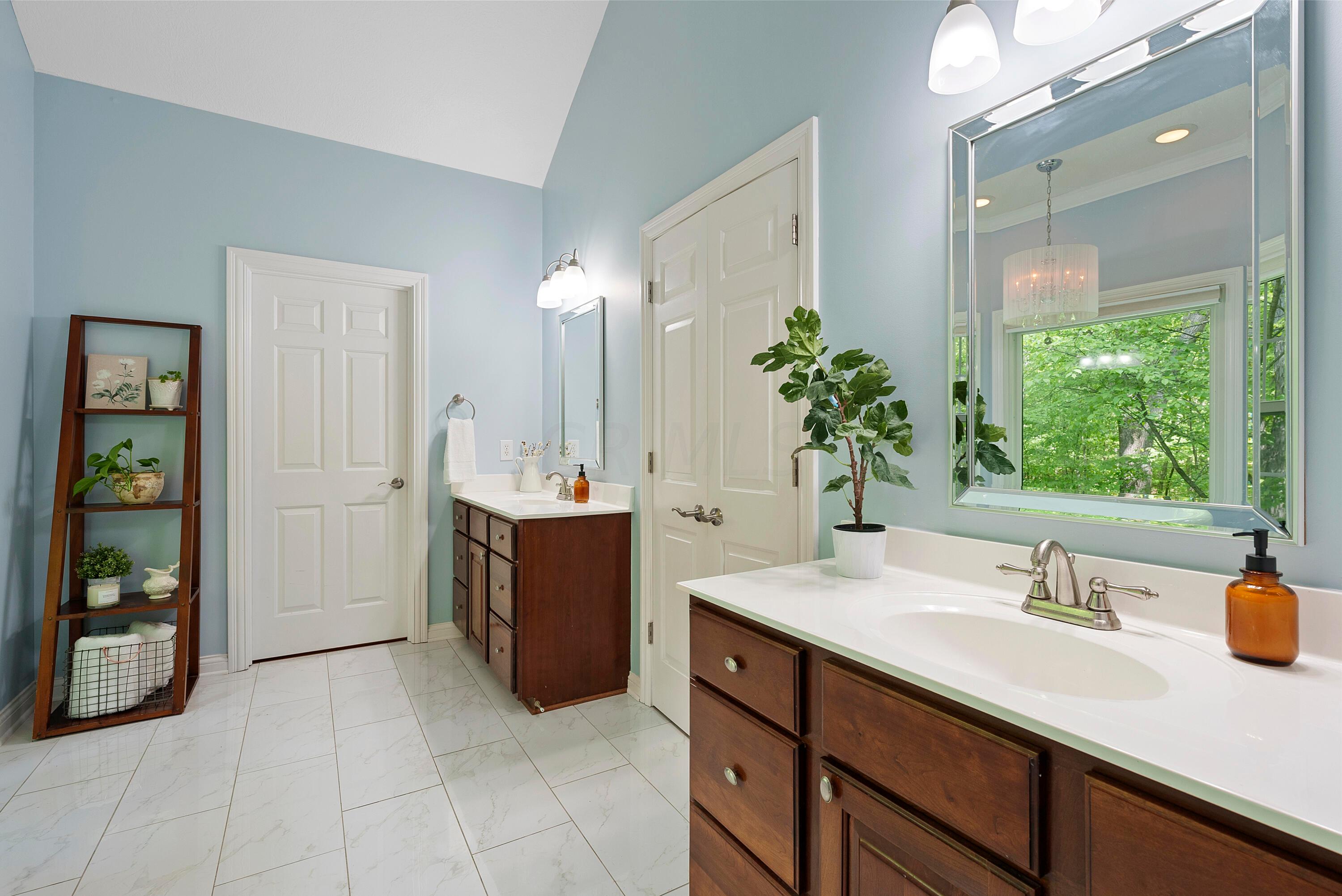 6219 Howard Road Sunbury, OH 43074 - Photo 62 of 94 Owner Suite