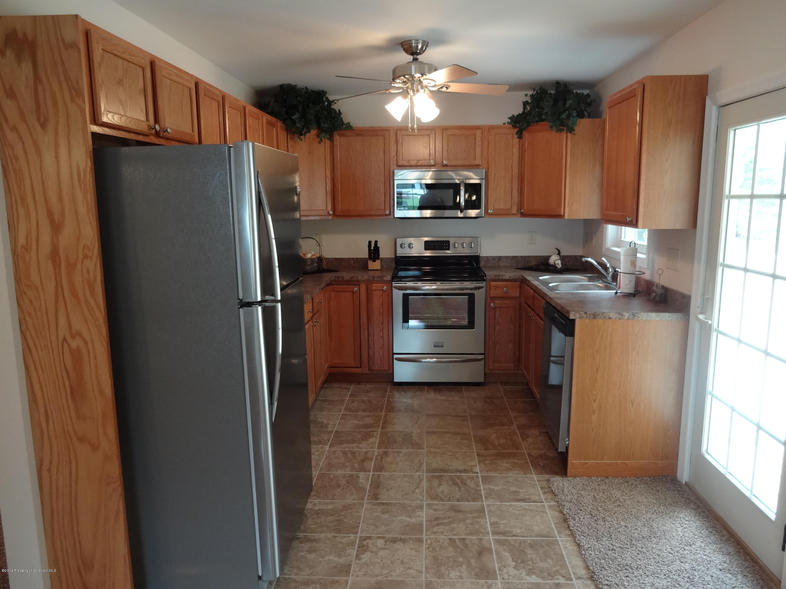 19 Sunset Road Moscow, PA 18444 - Photo 3 of 33 Gallery Image 3