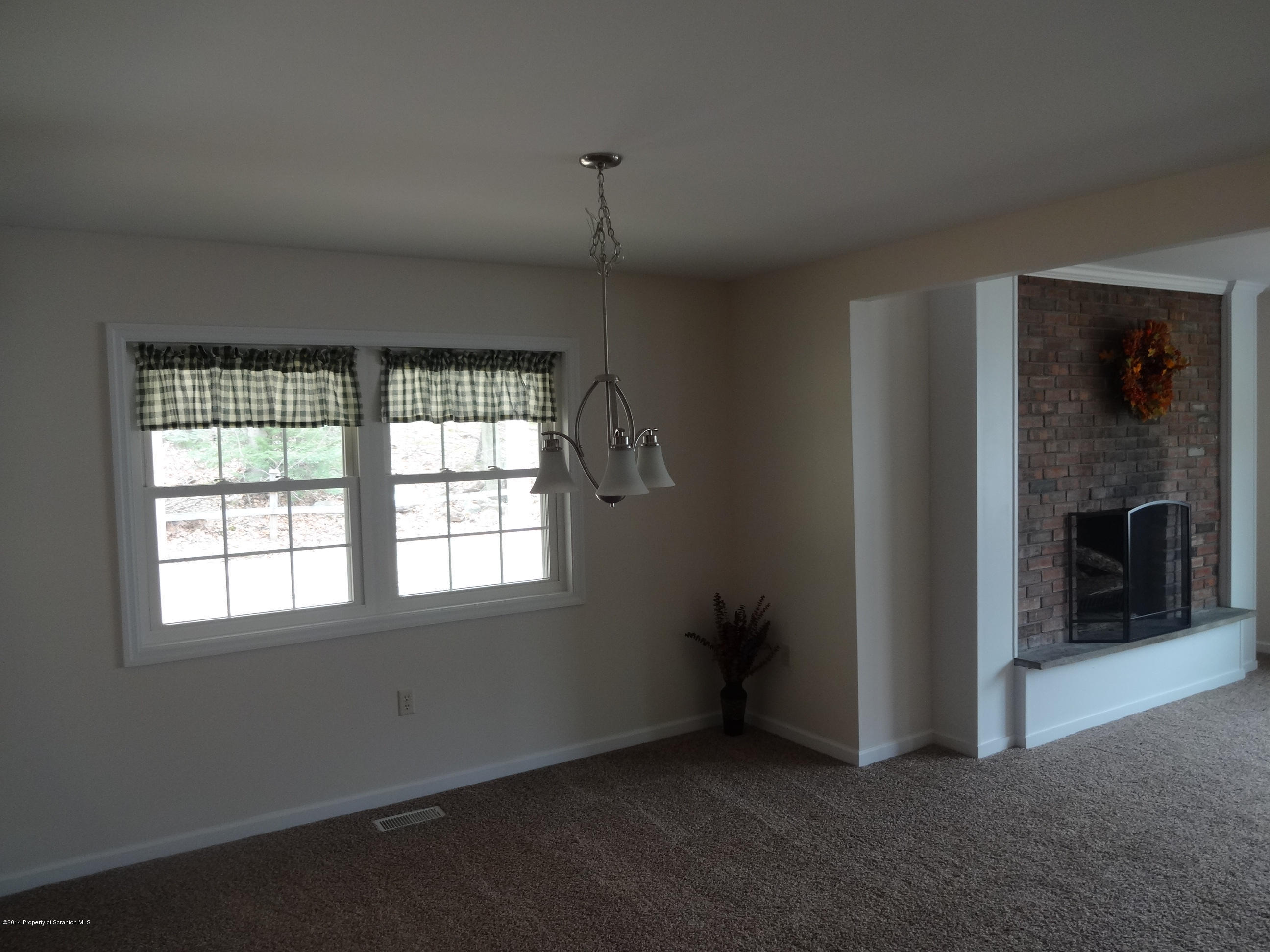 19 Sunset Road Moscow, PA 18444 - Photo 4 of 33 Gallery Image 4