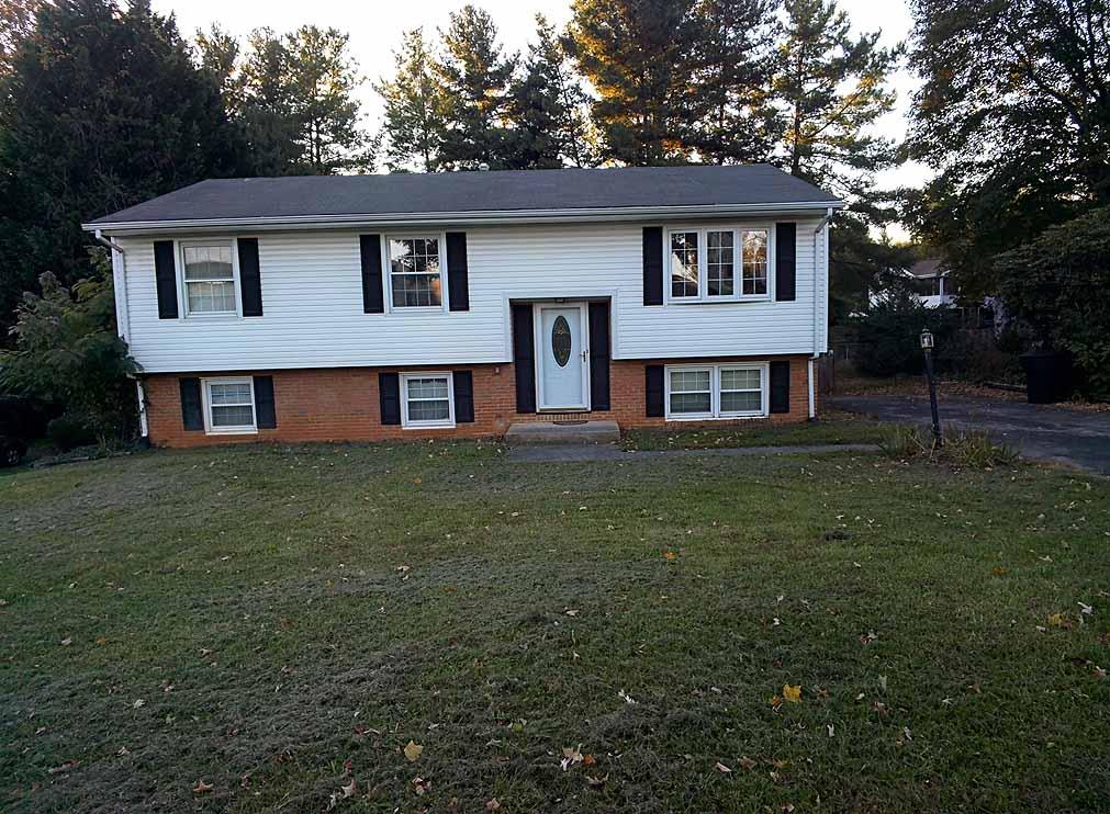 3743 Meadowlark Road Roanoke, VA 24018 - Photo 20 of 24 Bedford_va_real_estate_011