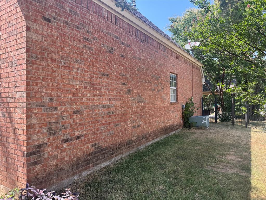 201 East Collom Street Decatur, TX 76234 - Photo 6 of 36