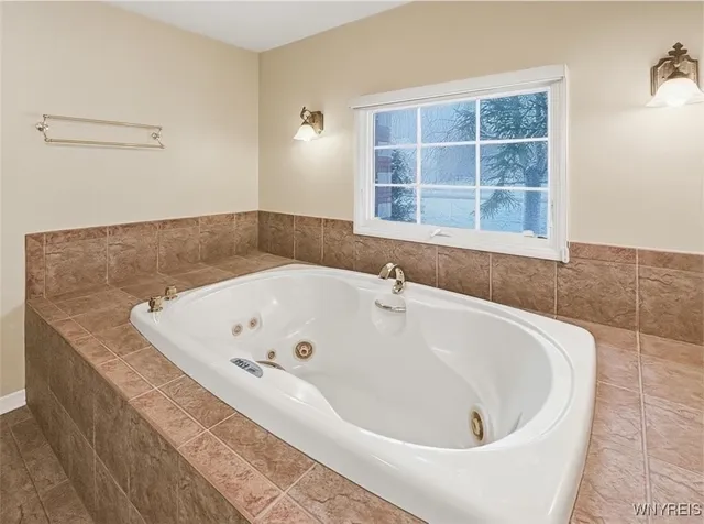$825,000 | 9688 Carmelo Court, Clarence, NY 14032