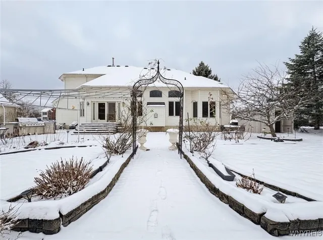 $825,000 | 9688 Carmelo Court, Clarence, NY 14032