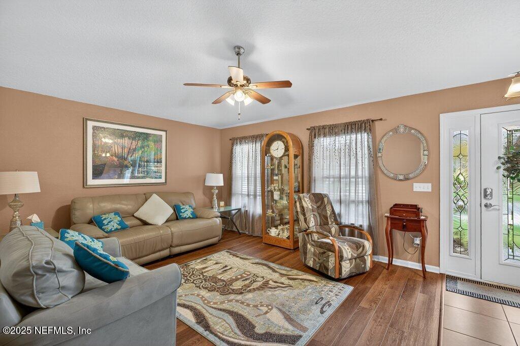 96060 Yellowtail Court Yulee, FL 32097 - Photo 10 of 55 Living Room