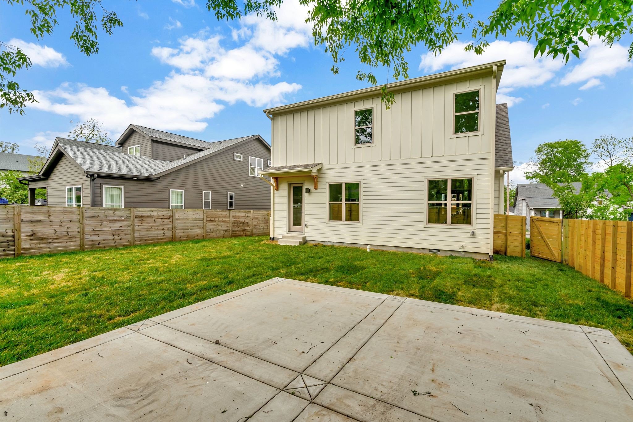 1826 Cephas Street Nashville, TN 37208 - Photo 34 of 35 front view of a house with a yard