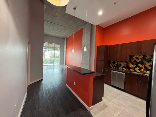 $2,400 | 300 South Australian Avenue, Unit 111, West Palm Beach, FL 33401