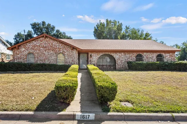 $254,900 | 1617 Meadowlane Terrace, Fort Worth, TX 76112