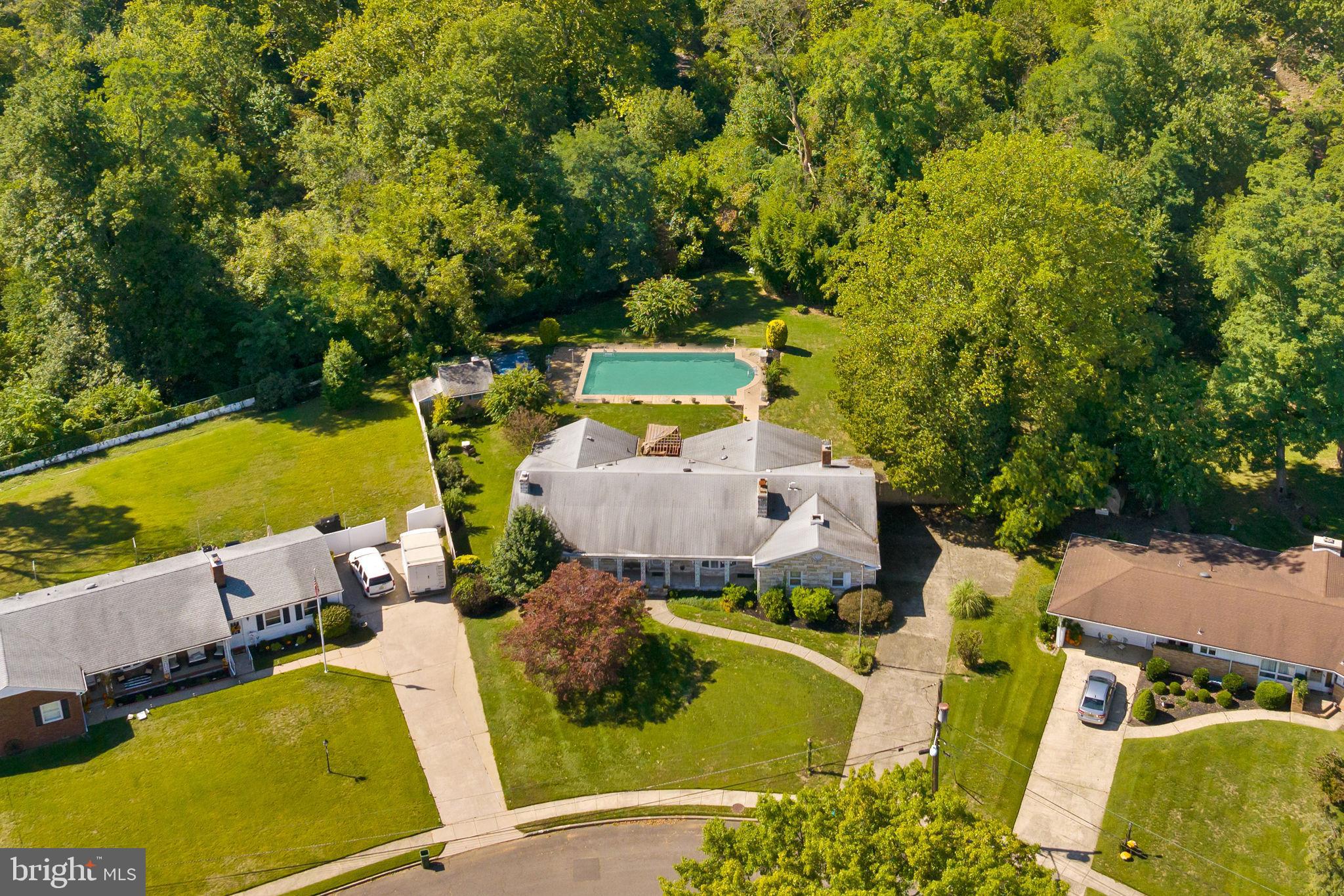 28 Wedge Drive Hamilton, NJ 08610 - Photo 4 of 55