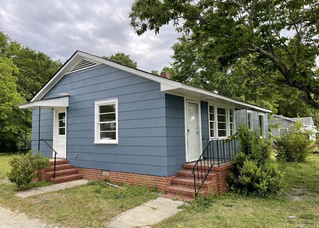 5640 Lakeshore Road Columbus, GA 31907 - Photo 10 of 11 a backyard of a house with lots of green space