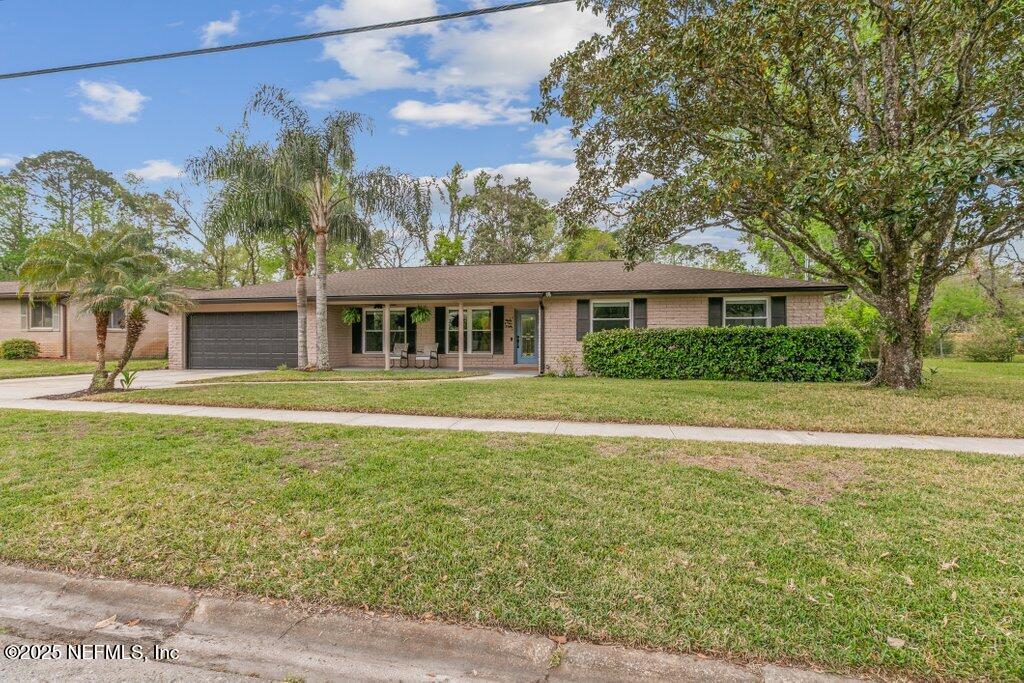 9480 Pickwick Drive Jacksonville, FL 32257 - Photo 2 of 43 a front view of a house with a garden