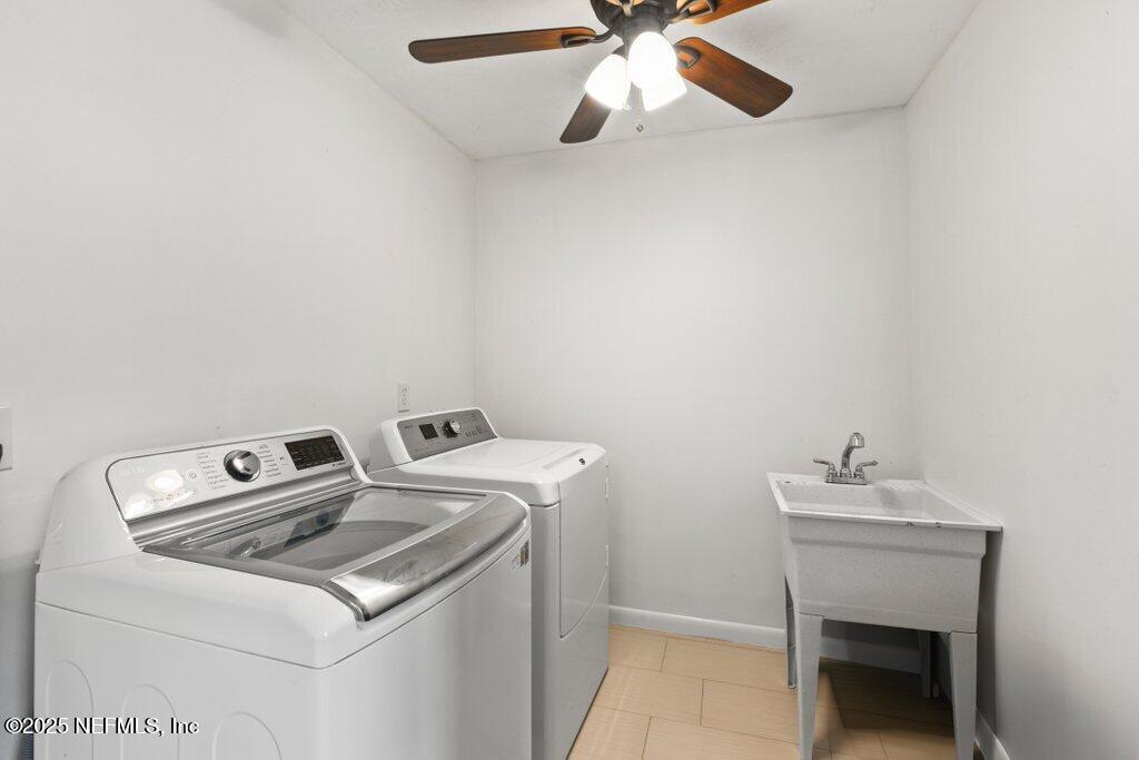 9480 Pickwick Drive Jacksonville, FL 32257 - Photo 21 of 43 a utility room with dryer and washer