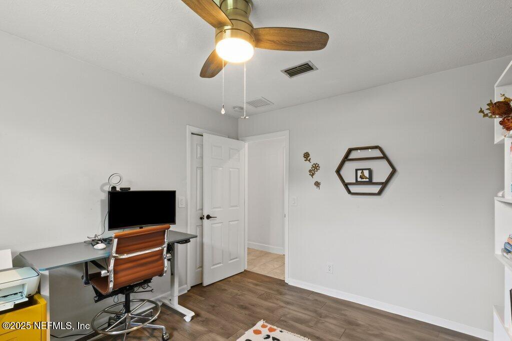 9480 Pickwick Drive Jacksonville, FL 32257 - Photo 28 of 43 a view of a room with gym equipment