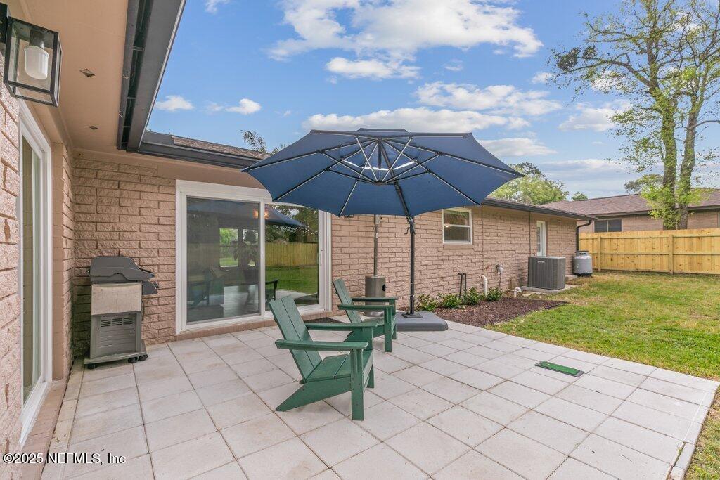 9480 Pickwick Drive Jacksonville, FL 32257 - Photo 35 of 43 a view of a house with backyard and sitting area