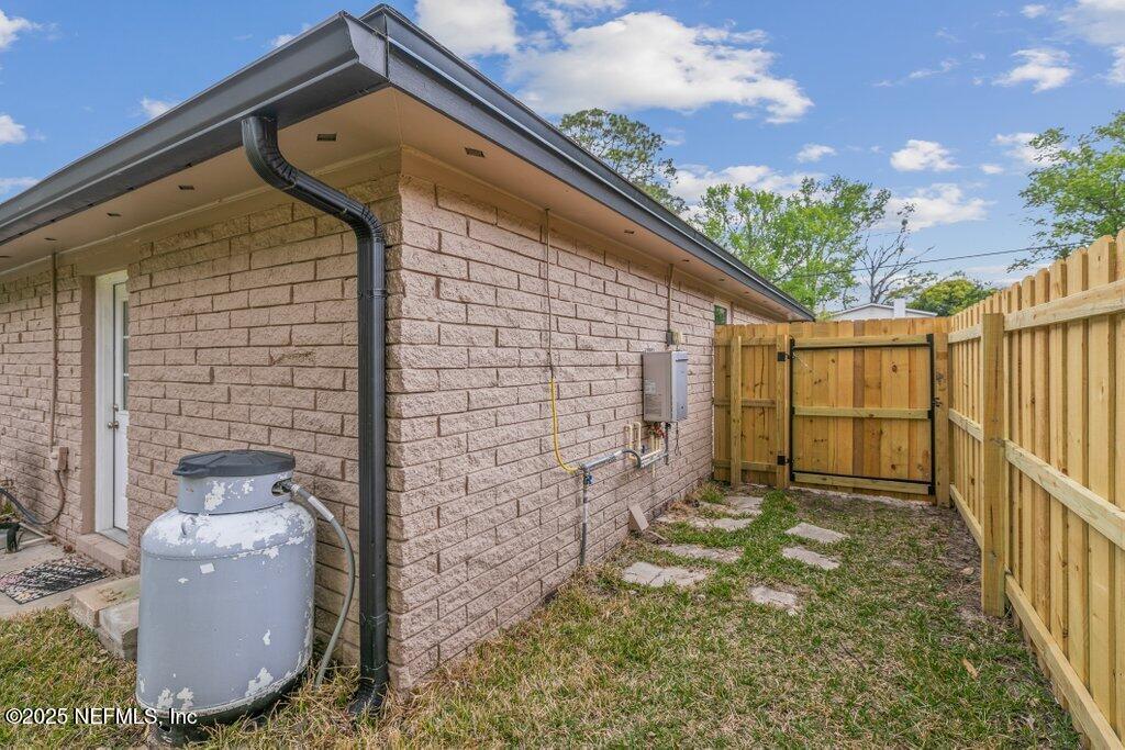 9480 Pickwick Drive Jacksonville, FL 32257 - Photo 37 of 43 a view of a backyard