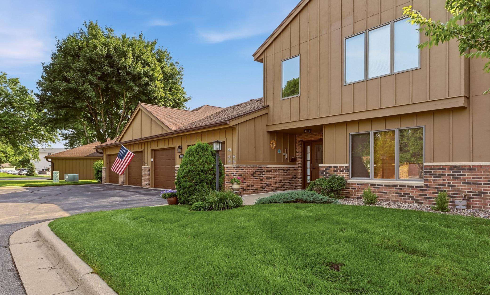 1808 Lakeview Court Southwest, Unit 101 Rochester, MN 55902 - Photo 2 of 24