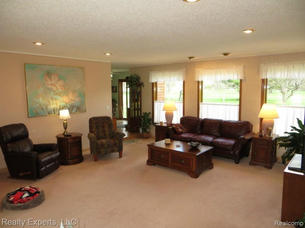 47766 Denton Road Belleville, MI 48111 - Photo 9 of 23 IMG_1076.jpg
