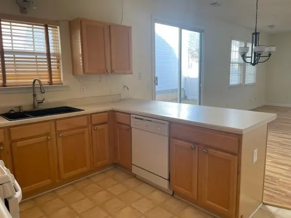 $2,095 | 264 Windcroft Circle Northwest, Acworth, GA 30101