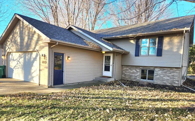 $295,000 | 208 Holly Lane, Janesville, MN 56048