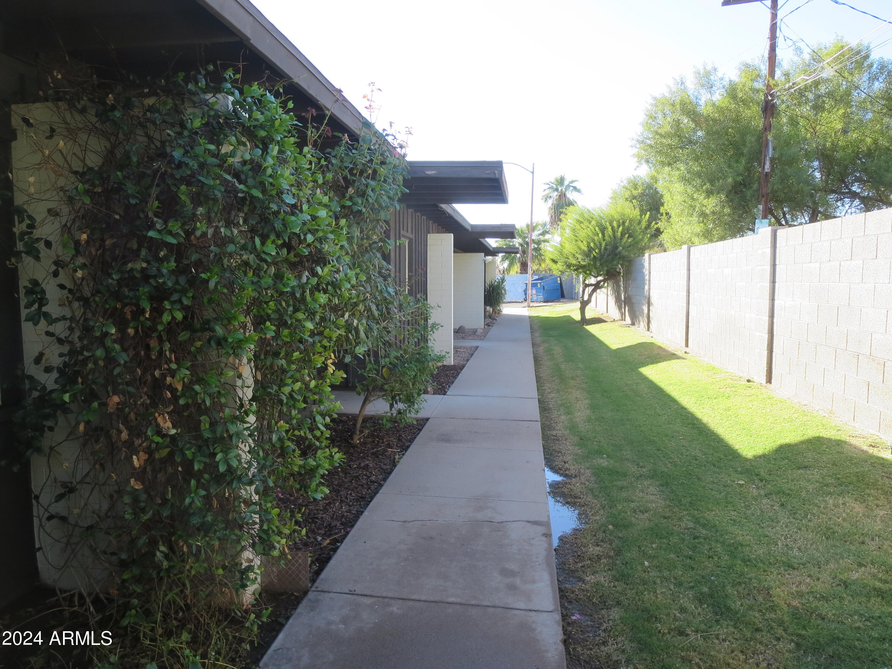 1450 East Bethany Home Road, Unit 34 Phoenix, AZ 85014 - Photo 2 of 15 Front area