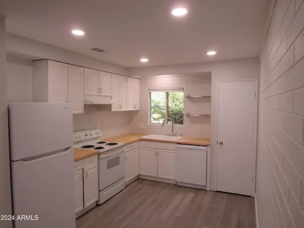 $1,750 | 1450 East Bethany Home Road, Unit 34, Phoenix, AZ 85014