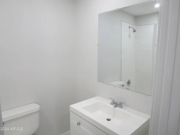 $1,750 | 1450 East Bethany Home Road, Unit 34, Phoenix, AZ 85014