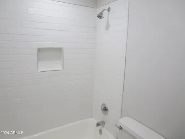 $1,800 | 1450 East Bethany Home Road, Unit 34, Phoenix, AZ 85014