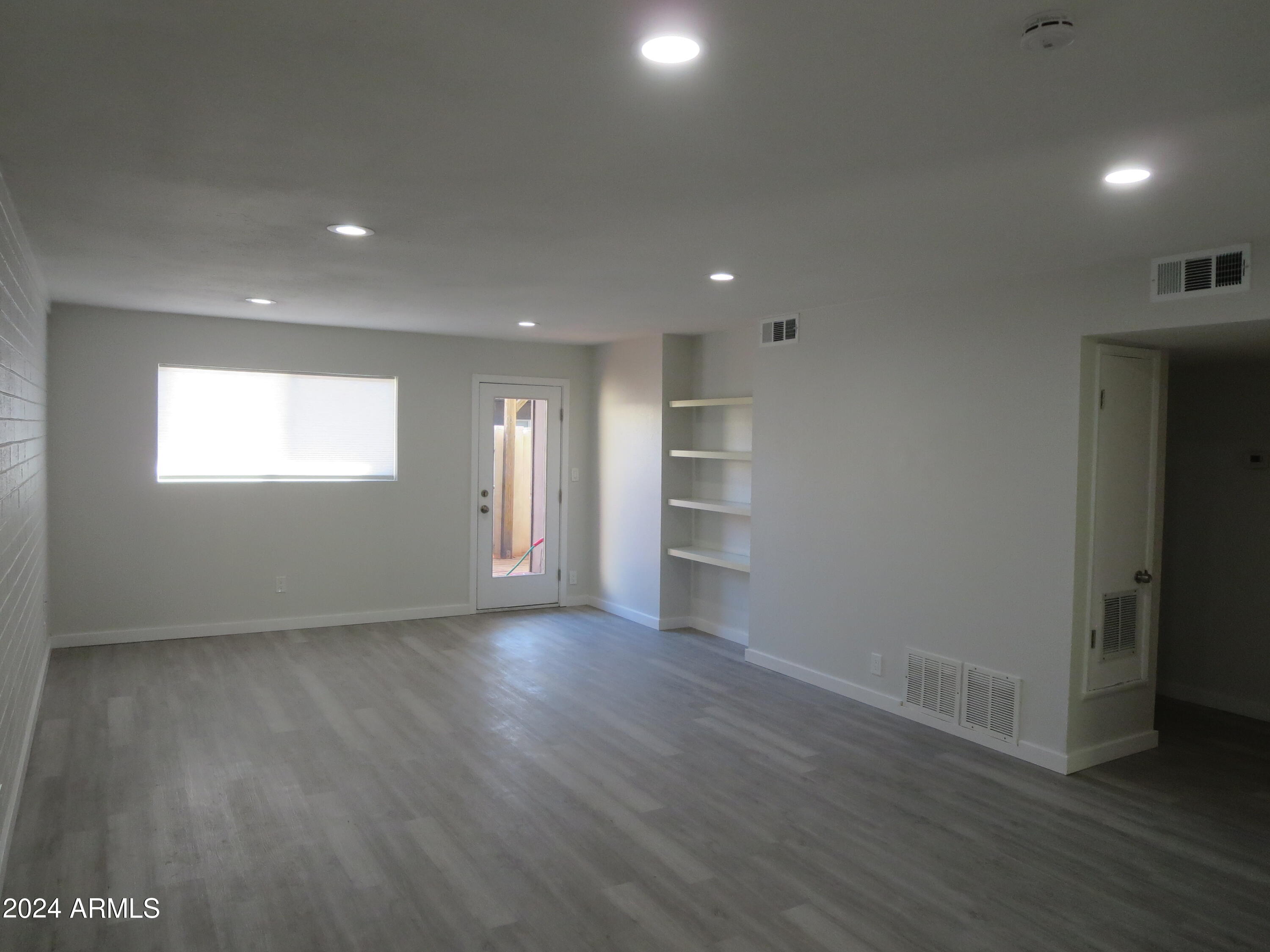 1450 East Bethany Home Road, Unit 34 Phoenix, AZ 85014 - Photo 10 of 15 Family room